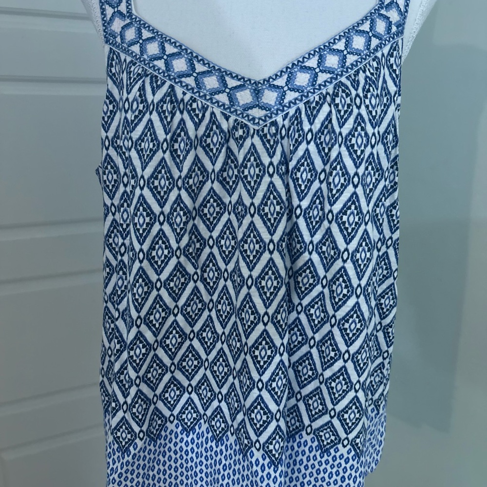 Daniel Rainn Blue and White Graphic Sleeveless Camisole